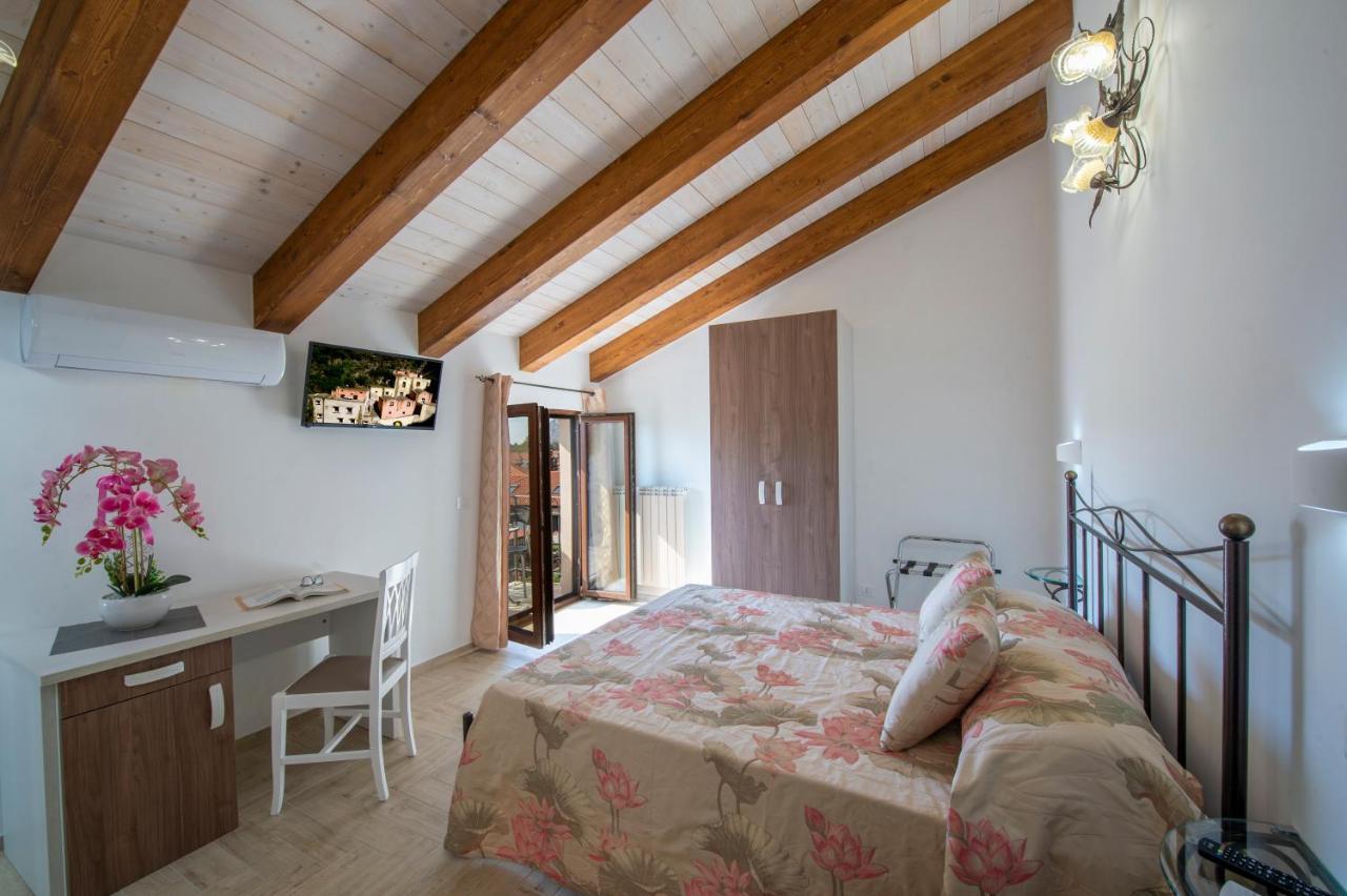 Bed and Breakfast Il Ritrovo Degli Dei Аджерола Экстерьер фото